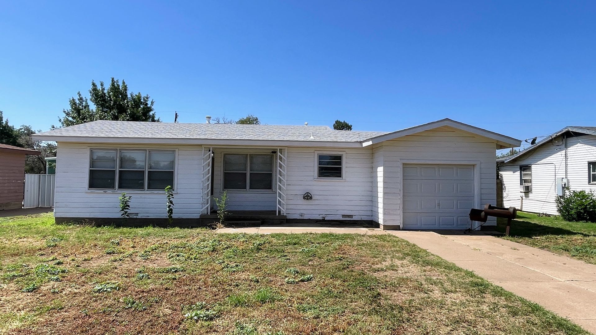 Charming 3-Bedroom, 1.5-Bath Single-Family Home for Rent in Snyder, TX! – photo 1 of 23
