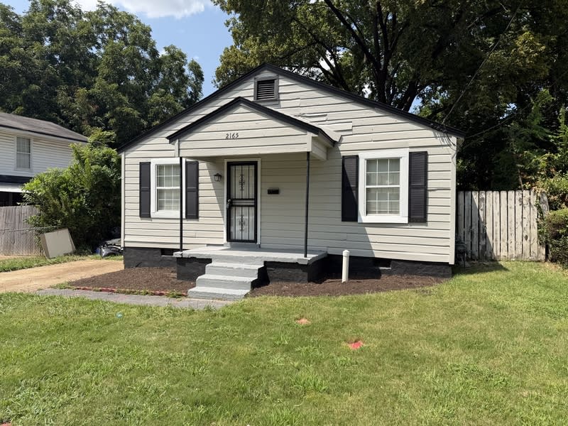 2156 Ethlyn Avenue – photo 1