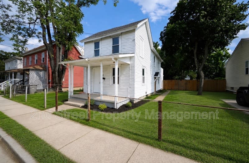 210 West Buck Street – photo 1 of 24
