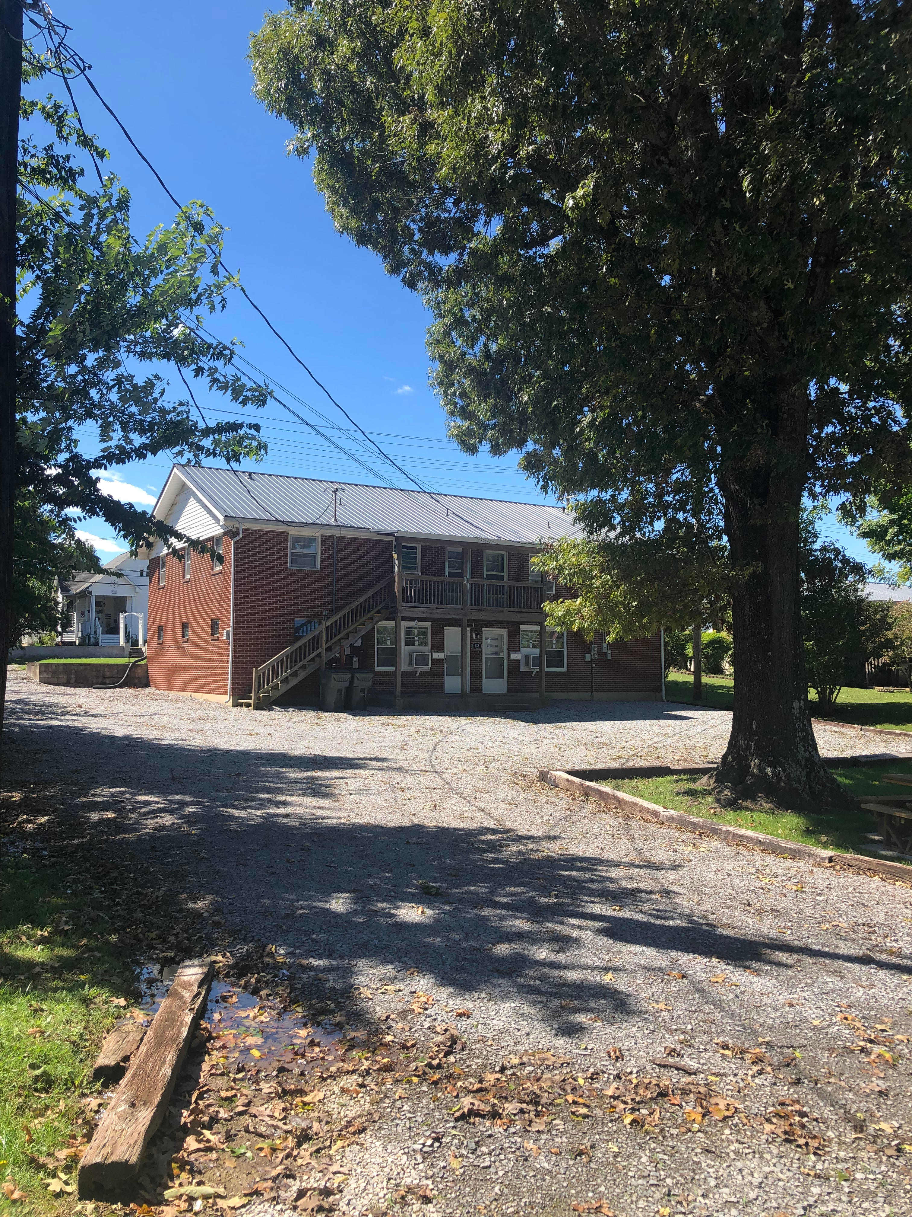 213 East Walnut Street – photo 1 of 37