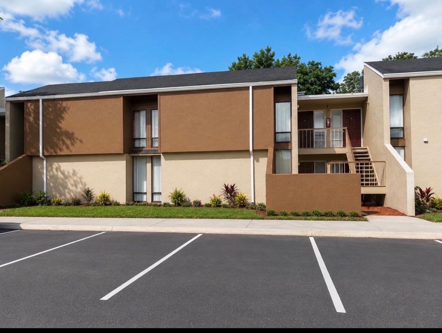 Bartow Complex! Monthly special Below!! – photo 1 of 6