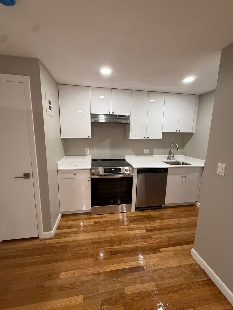 Good Deal in JP! 1-Bed with Heat/HW Incl – photo 1