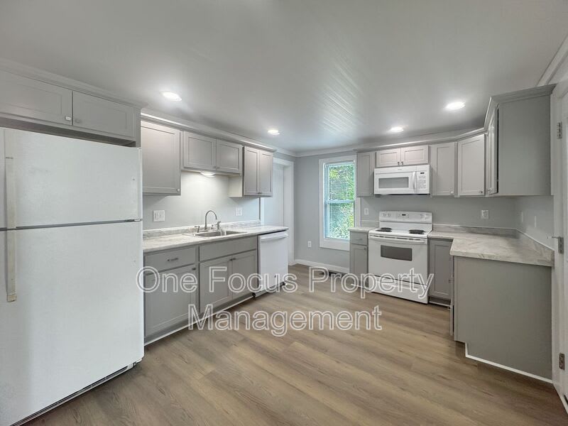 16 N Jones St – photo 1 of 19