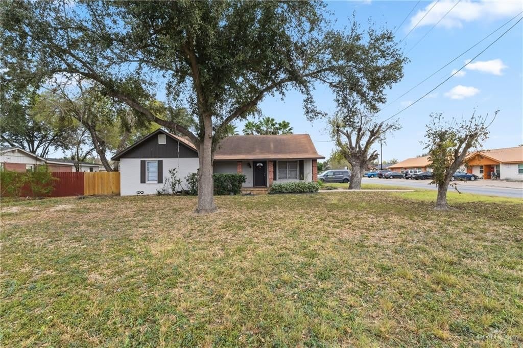 700 E Sam Houston Boulevard – photo 1