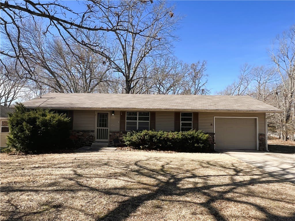 2 Lancaster Drive – photo 1 of 9