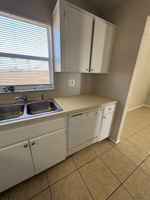 411 Diplomat Pkwy E – photo 1