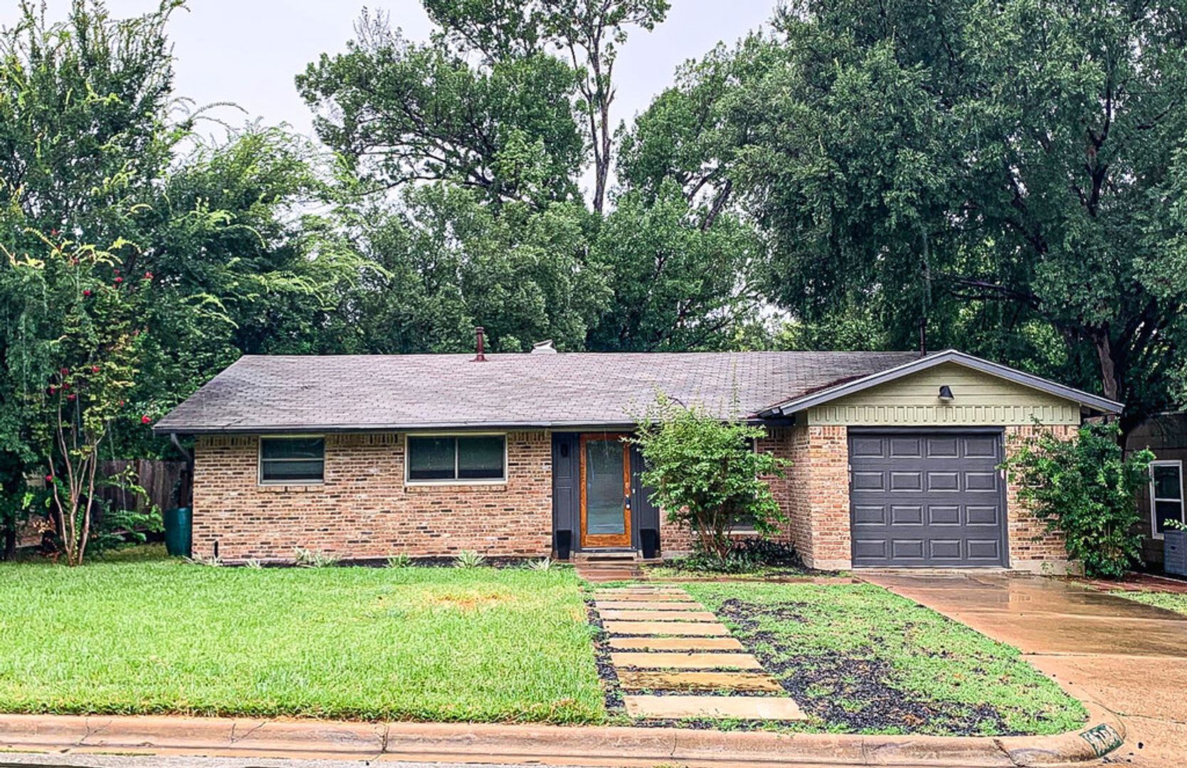 Two Weeks Free Rent Remodeled 3 Bedroom Home With One Car Garage And Detached Adu – photo 1