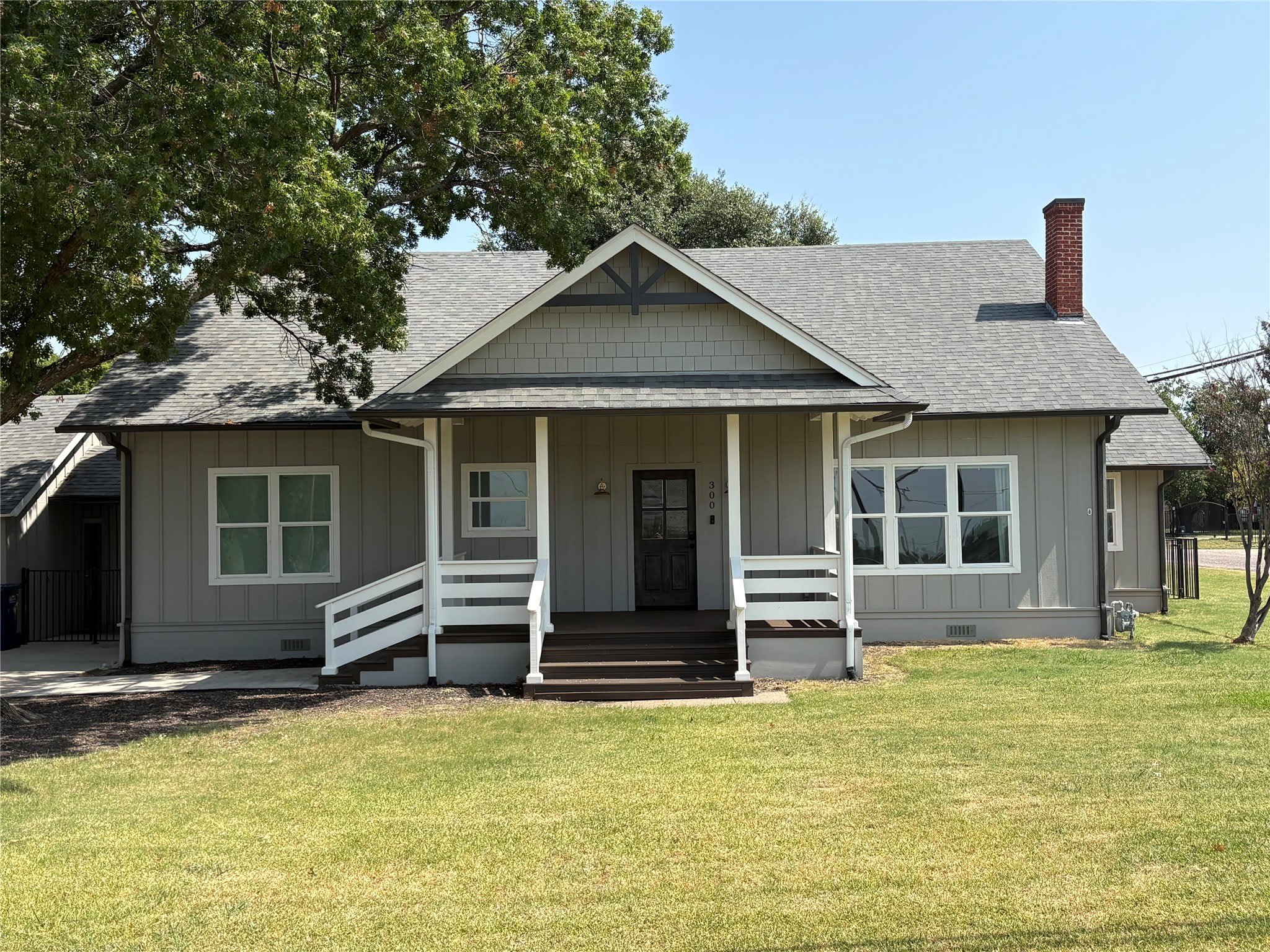 300 W Main Street – photo 1 of 39