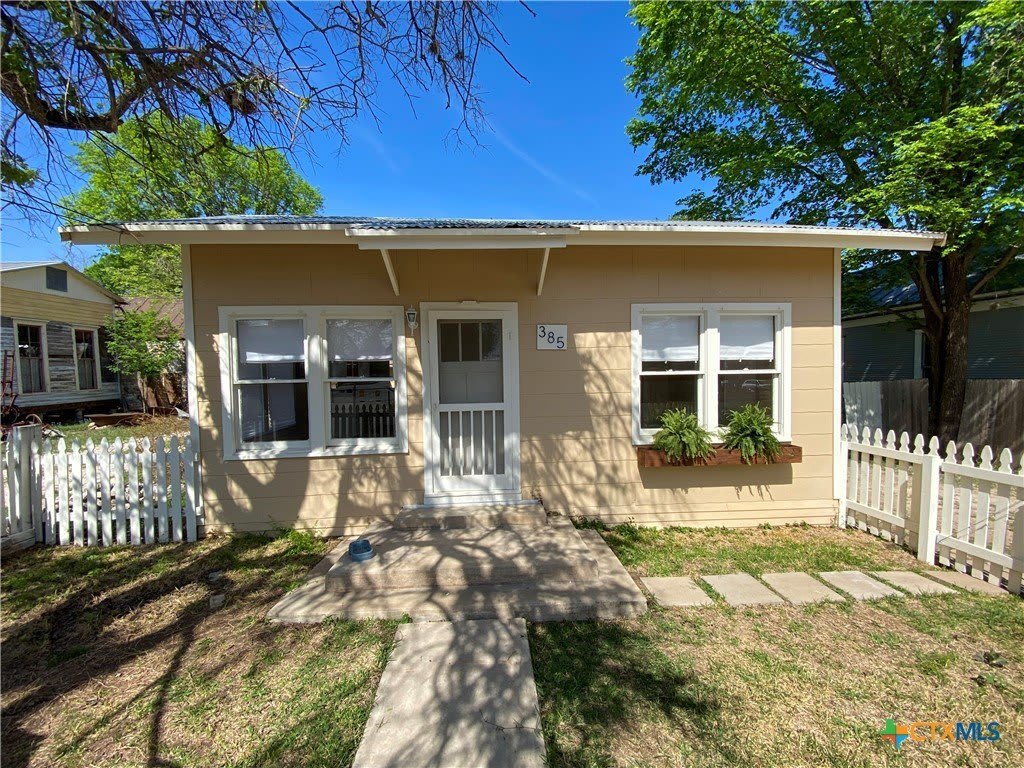 385 Comal Avenue – photo 1 of 312