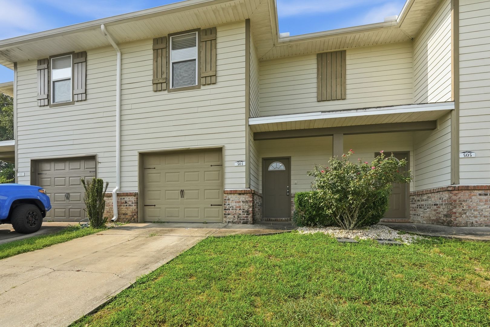 Beautiful Townhome in Arbor Lakes! – photo 1