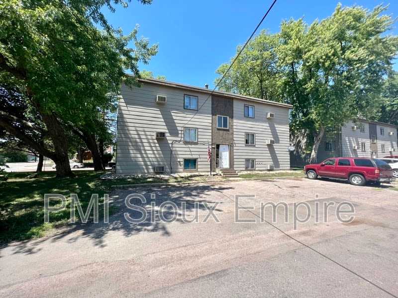 120 S Garfield Ave. – photo 1