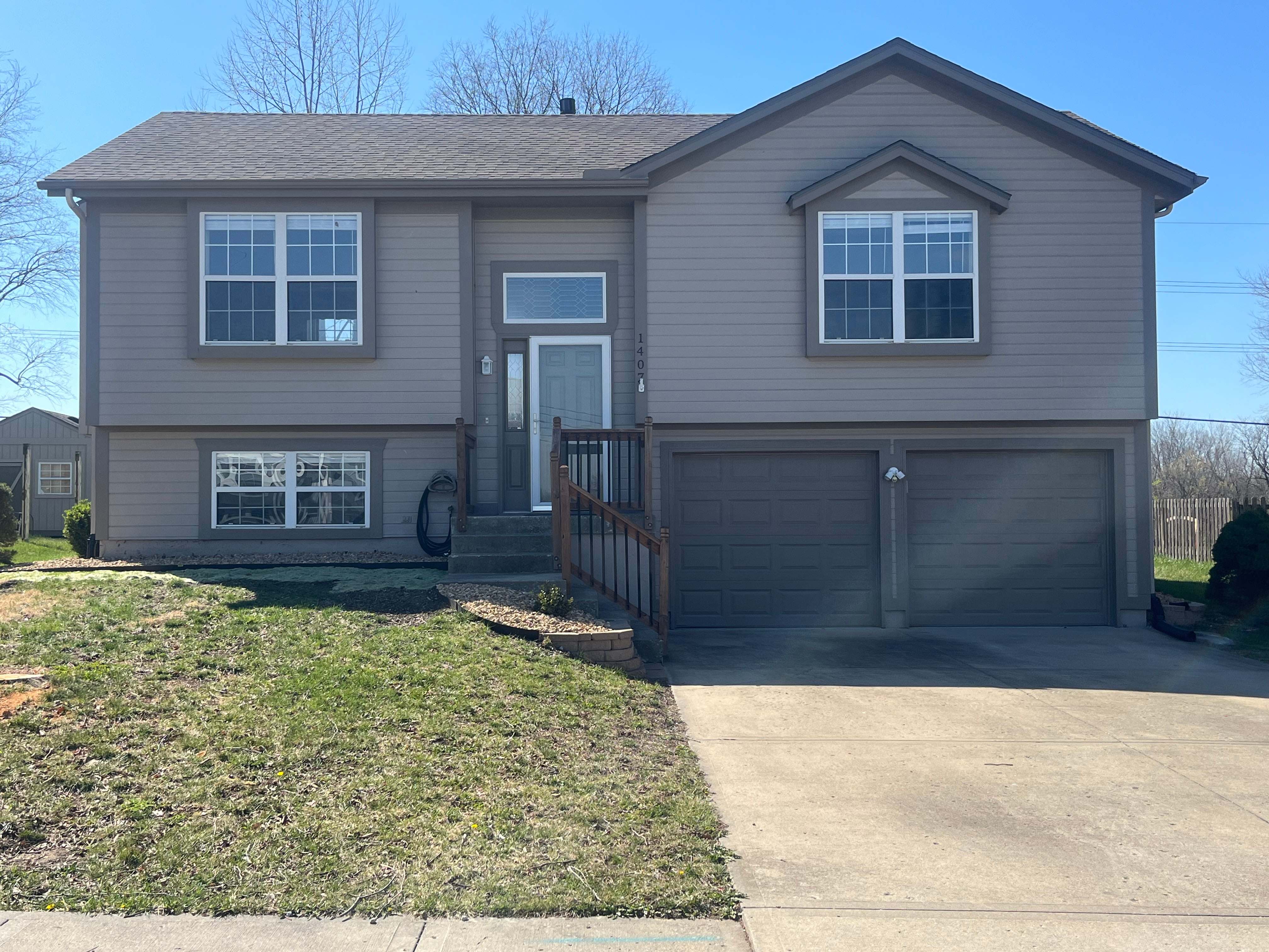 1407 Spruce Dr – photo 1 of 18