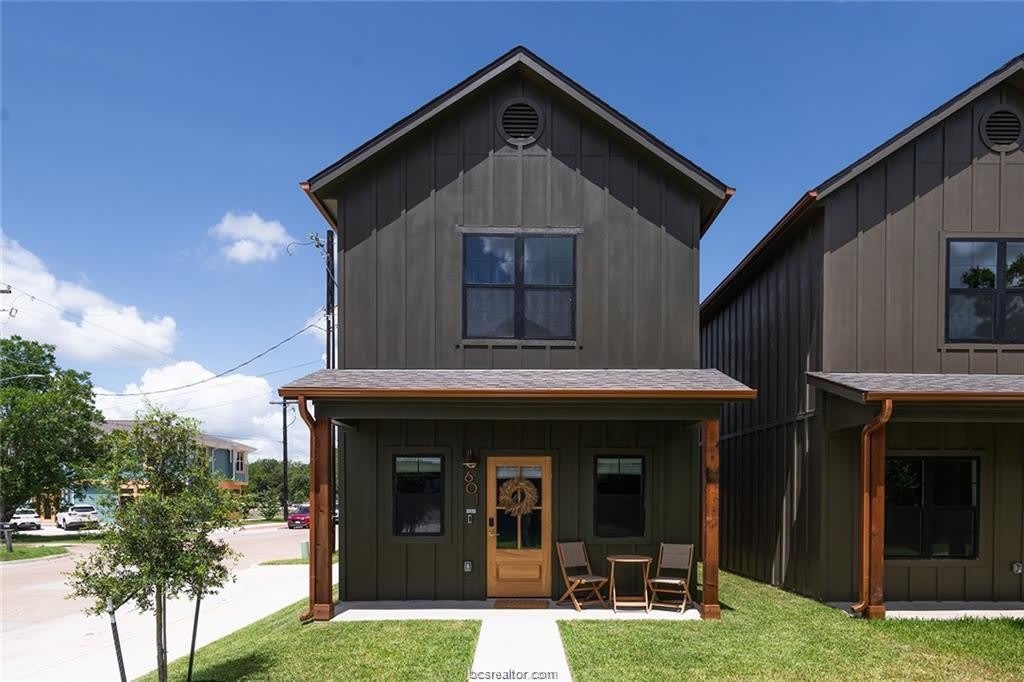 302 W 31st Street – photo 1 of 37