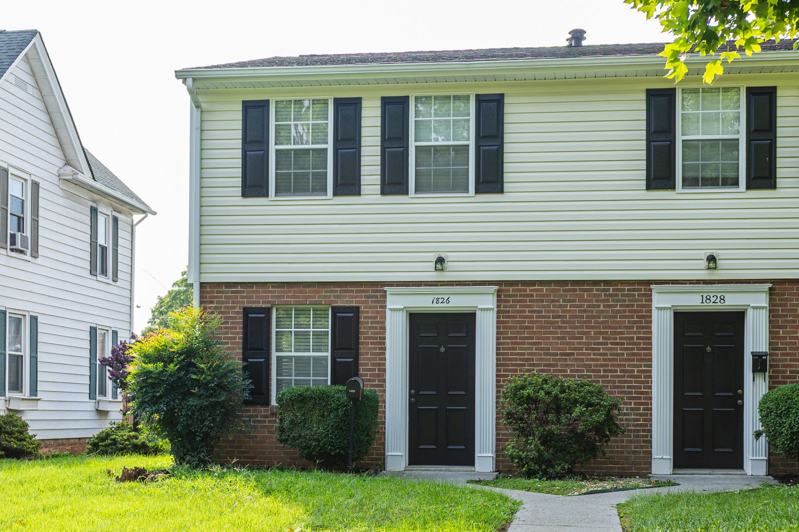 New Listing! – photo 1
