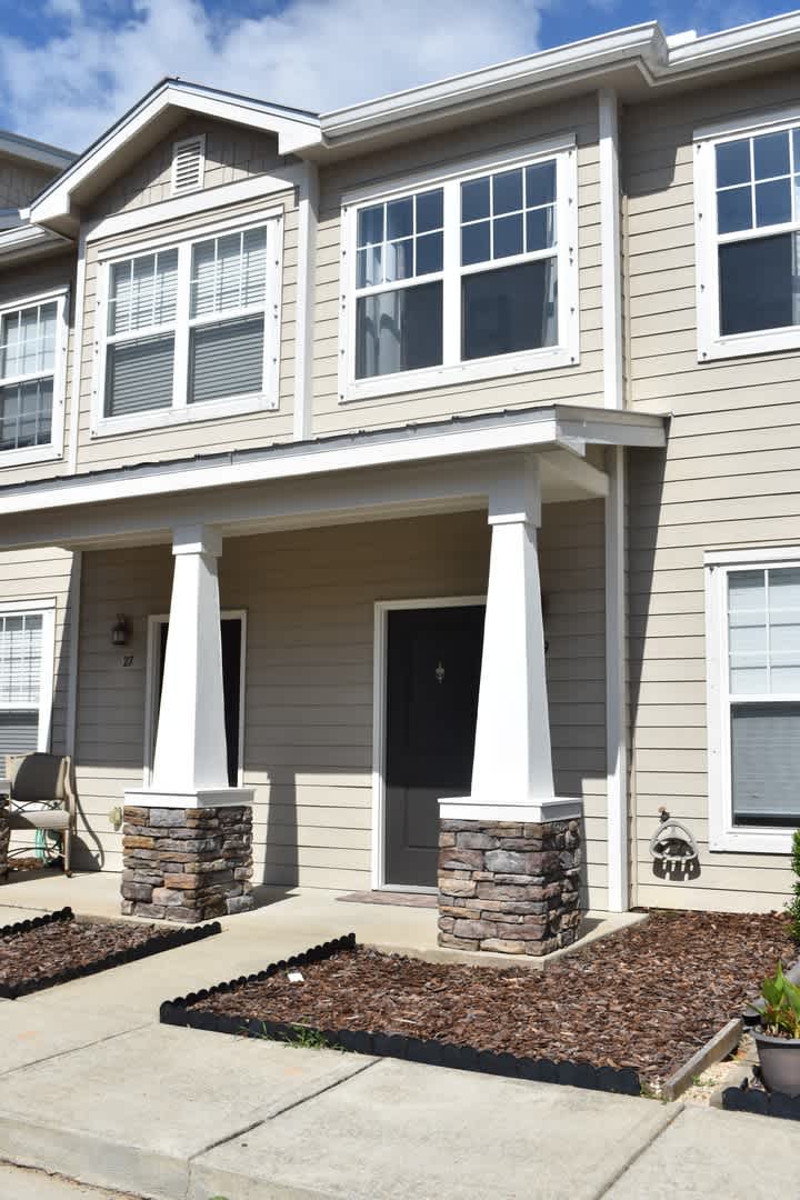 Well Maintained 2 Bedroom 2.5 Bath Townhouse in Verandas at Freeport – photo 1 of 16