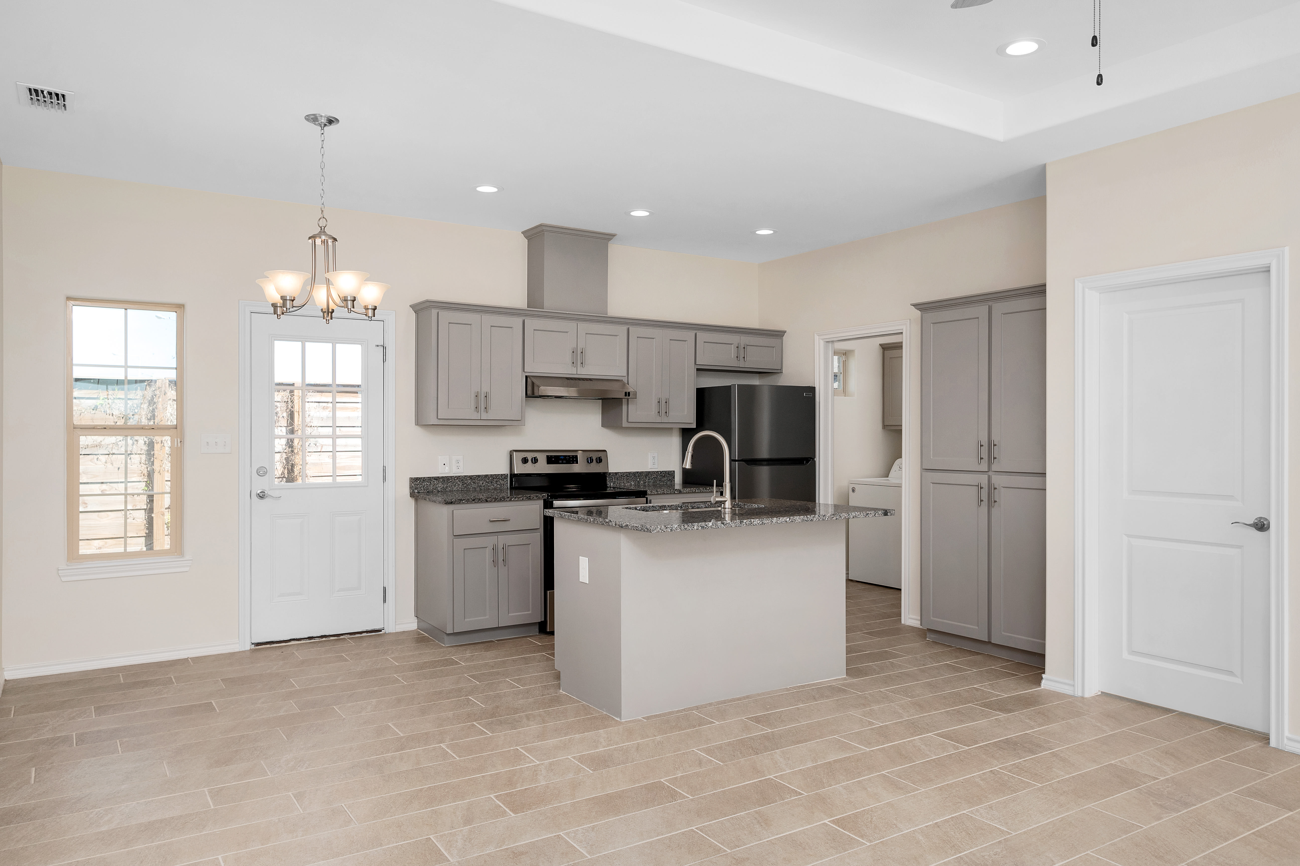 5913 Nightingale Ave – photo 1 of 7