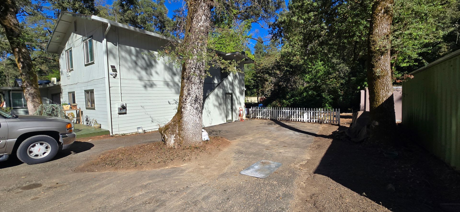 Charming 2 Bedroom Apartment – photo 1 of 12