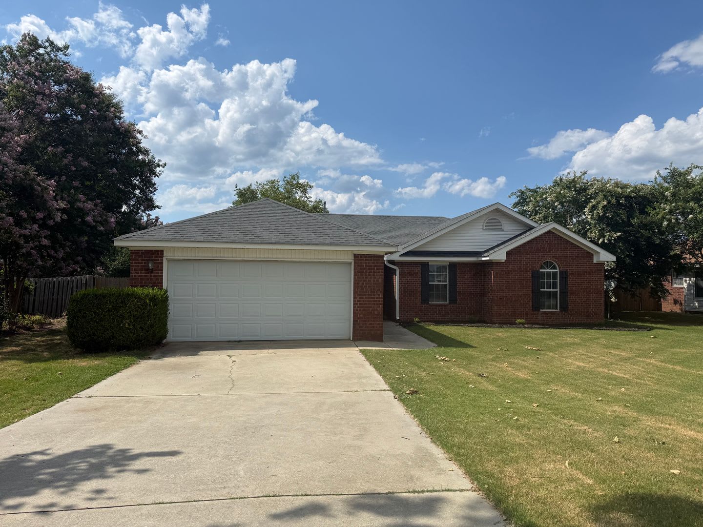 Closest 3bed/2bath to gate 2 available with Fenced in yard. – photo 1
