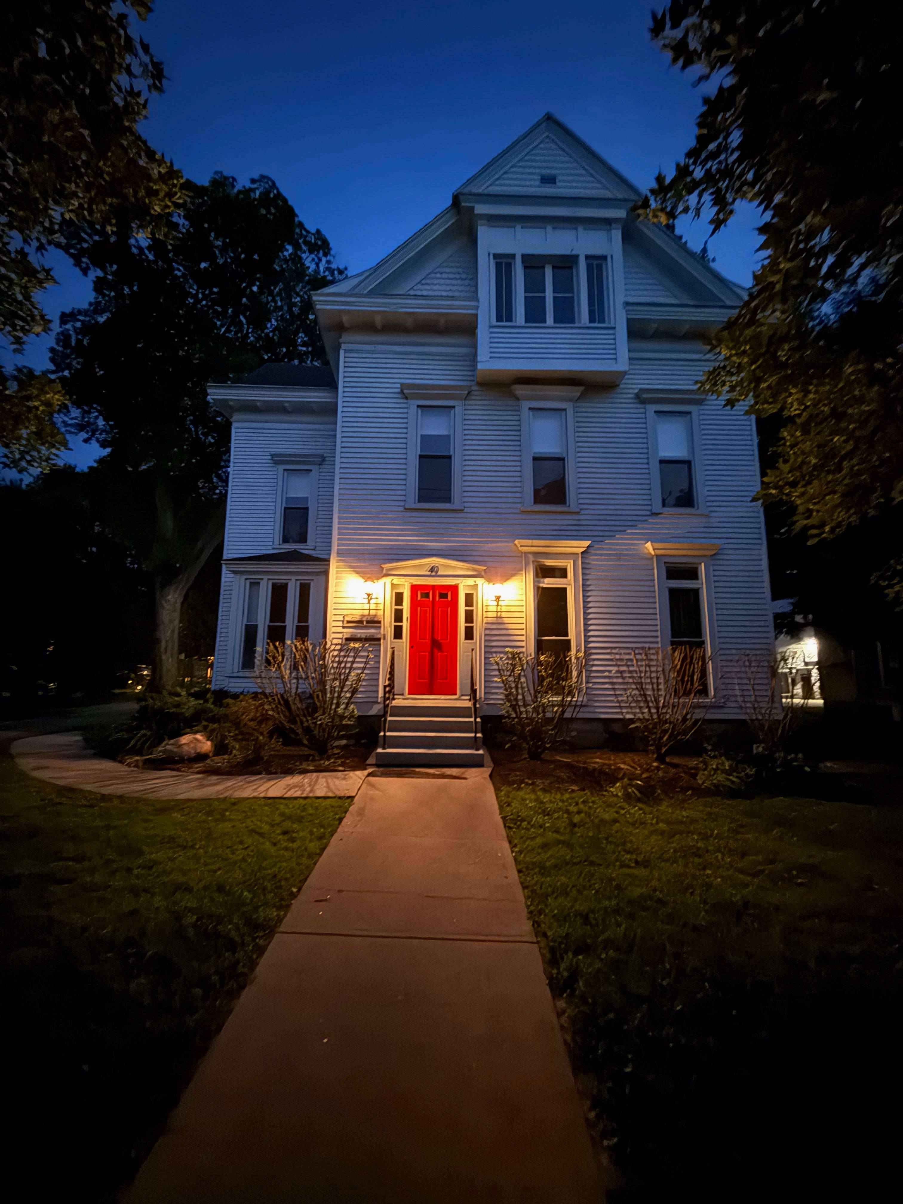 40 E Main St – photo 1 of 16