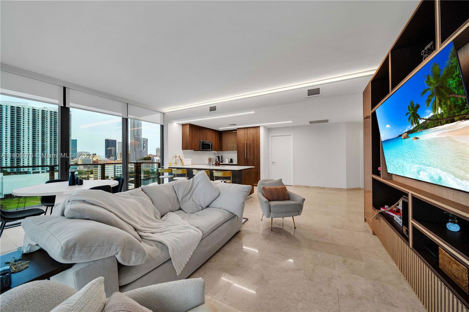 88 Southwest 7th Street – photo 1