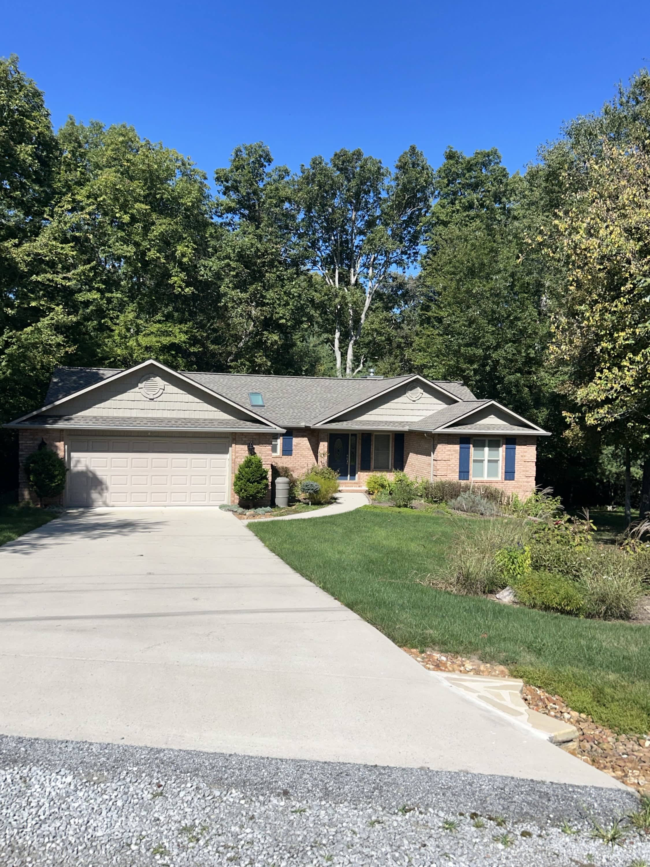 40 Brooks Lane – photo 1 of 31