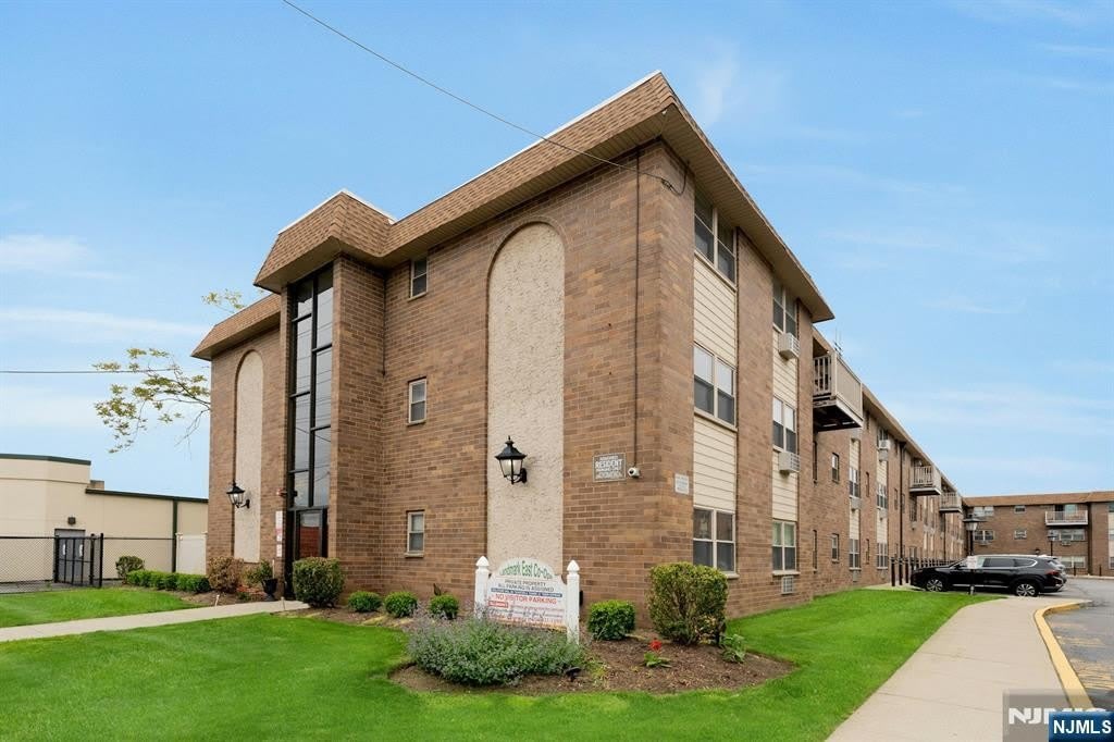 205 Bergen Turnpike – photo 1 of 20