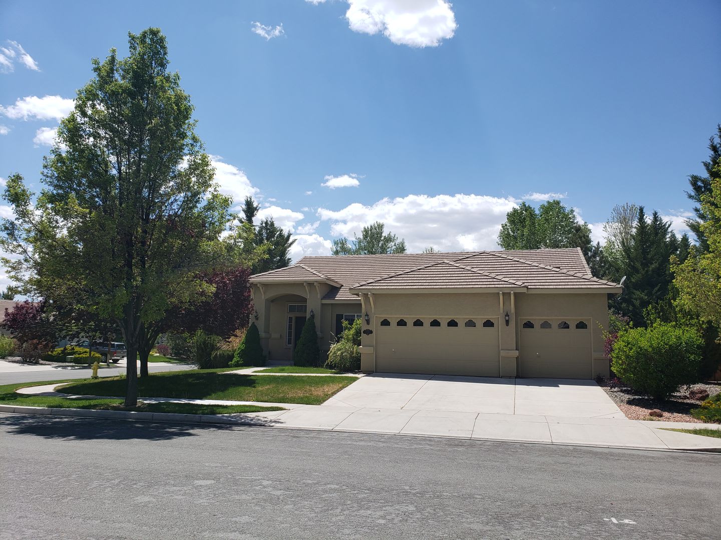 B Three Bedroom Wingfield Springs Home On Corner Lot Br Br – photo 1