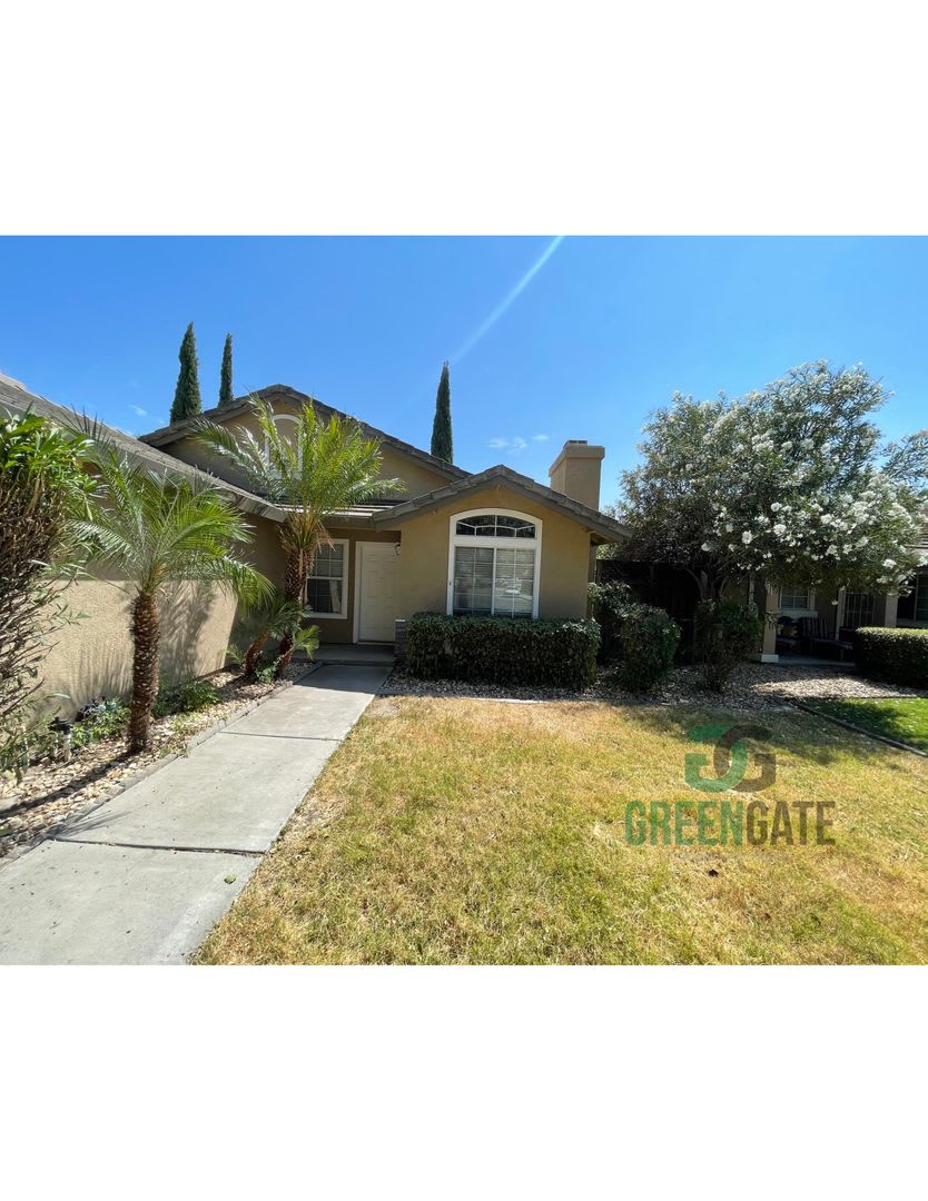 Make This Beautiful Home Yours Today! 3 Bedroom, 2 Bathroom! – photo 1
