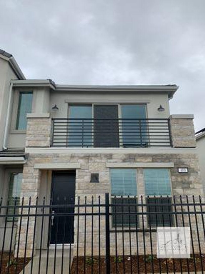 490 W. Mahogany Lane – photo 1