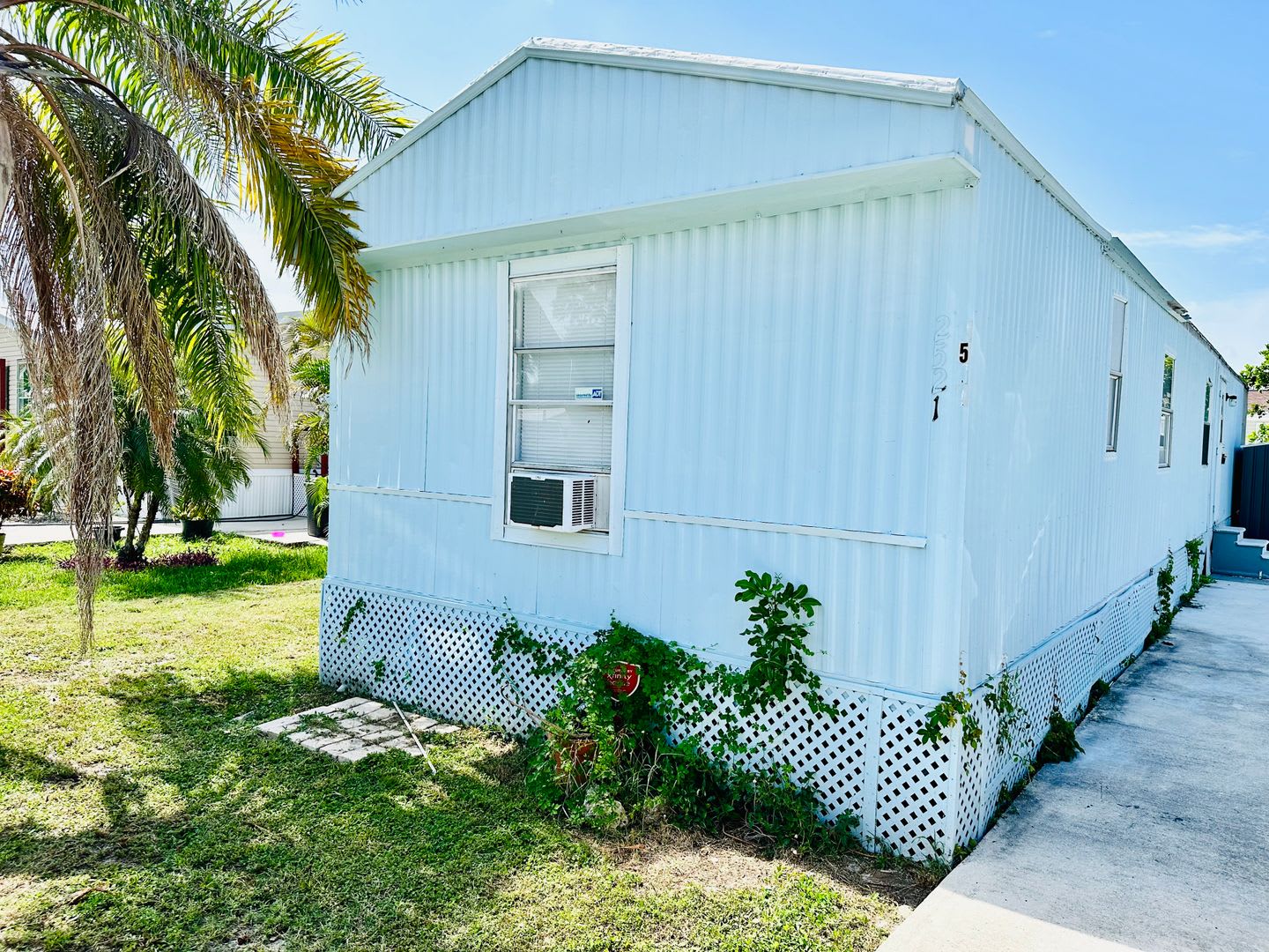 FIRST MONTH'S RENT FREE! 2/1.5 IN SPRINGWOOD PARK – photo 1 of 22