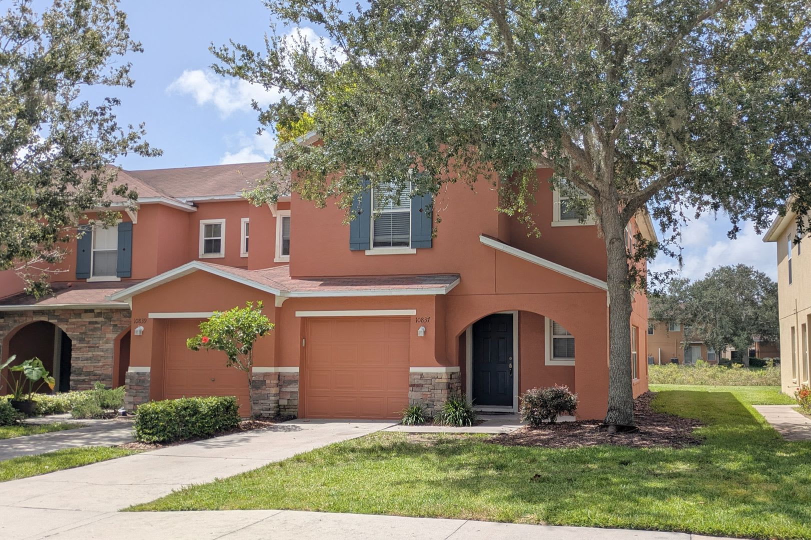 Quality Townhome In Convenient Location! – photo 1