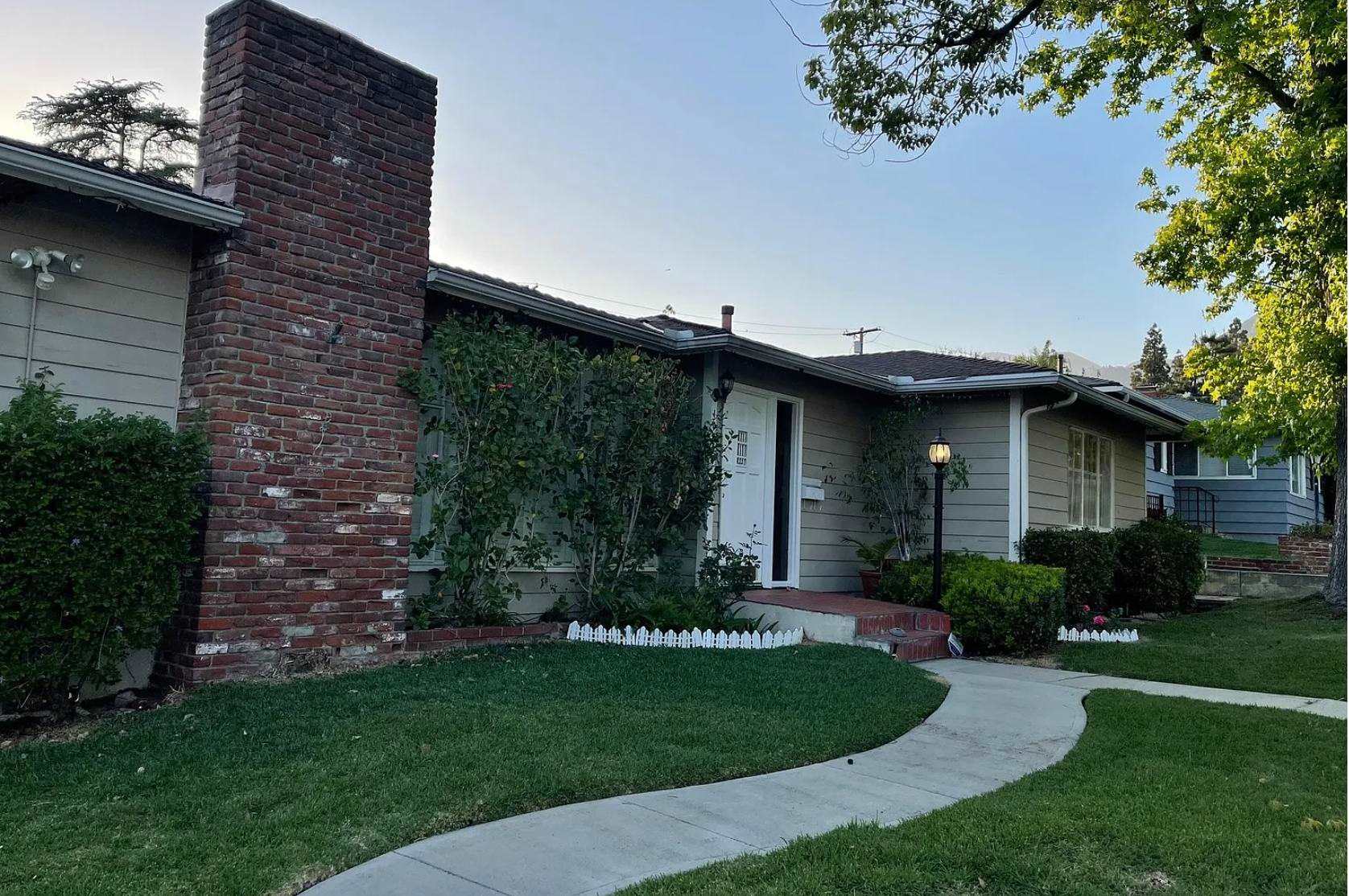 1085 Riviera Drive – photo 1