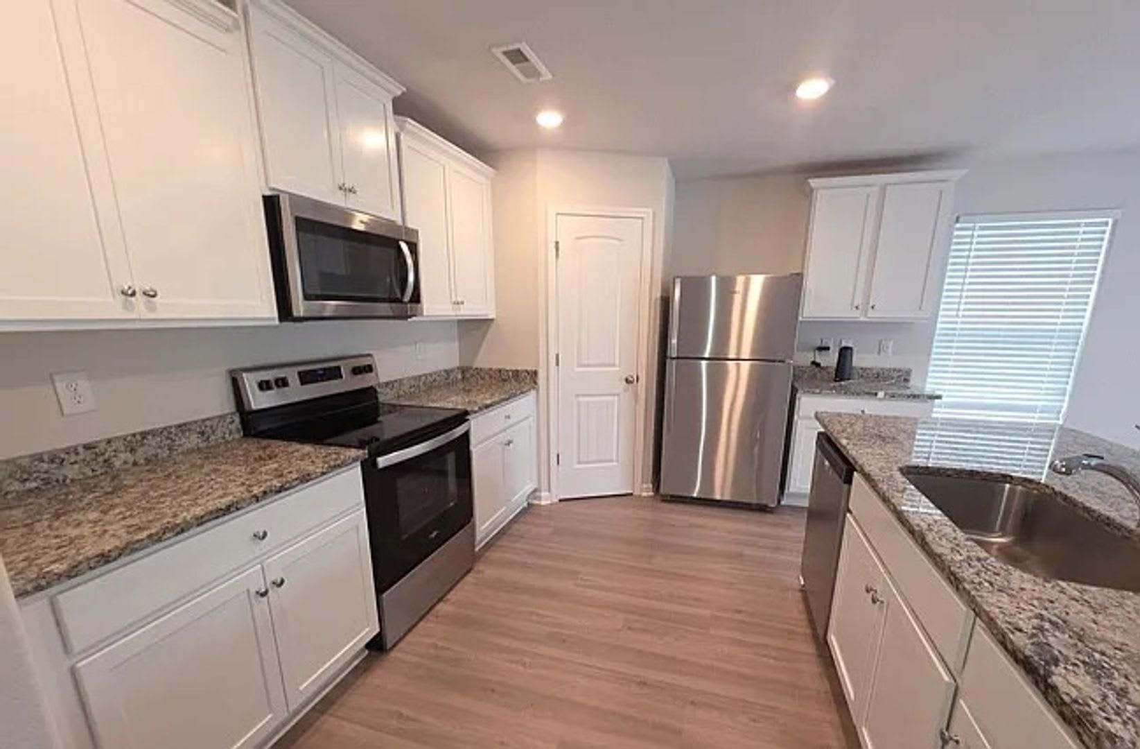 Room in 4 Bedroom Home at Nia Rd – photo 1