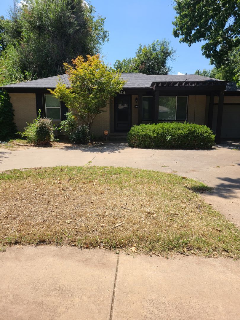 Custom Kitchen! Close to Schools! Beautifully Landscaped! – photo 1