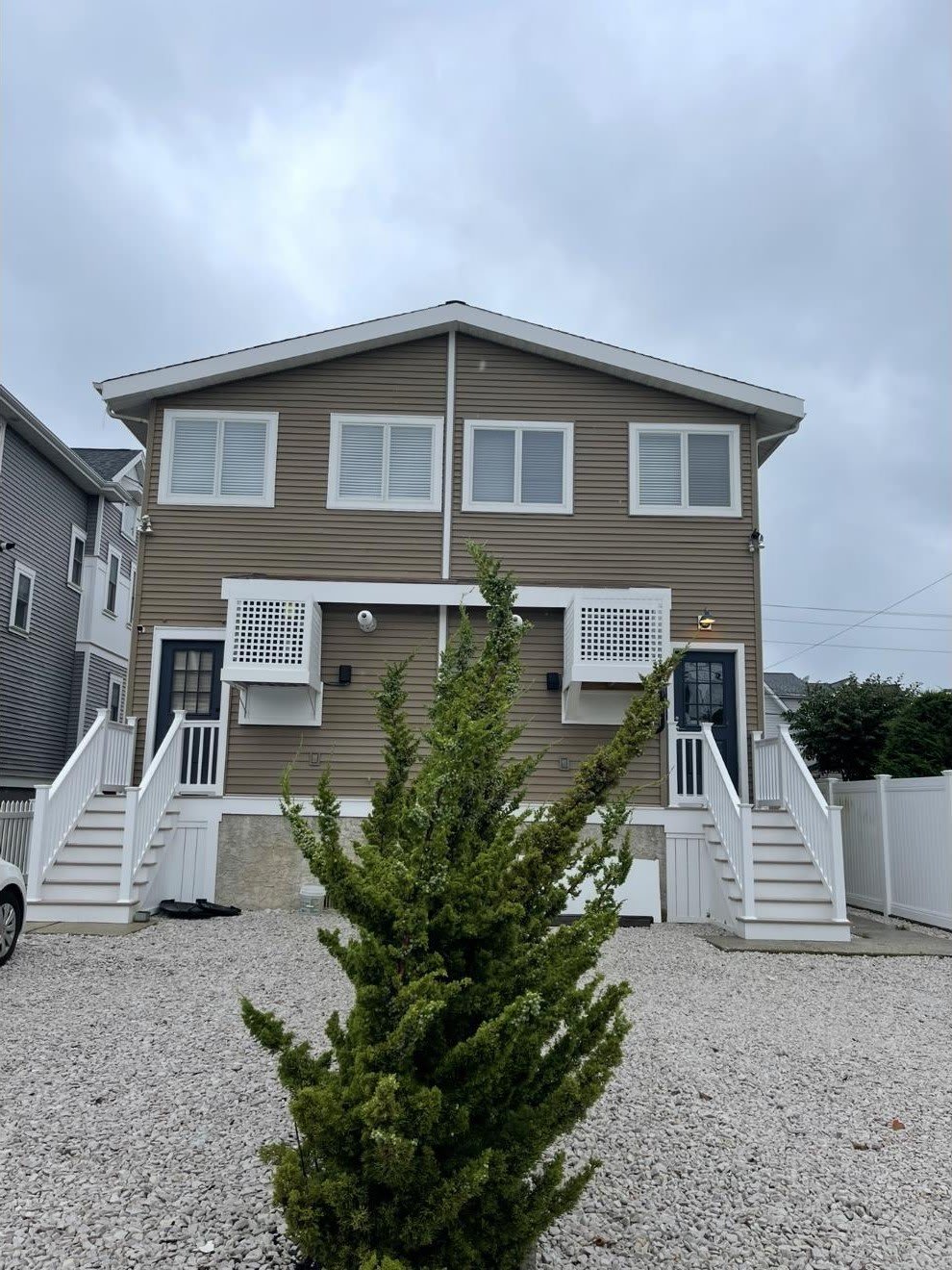 1009 Bay Ave – photo 1 of 34