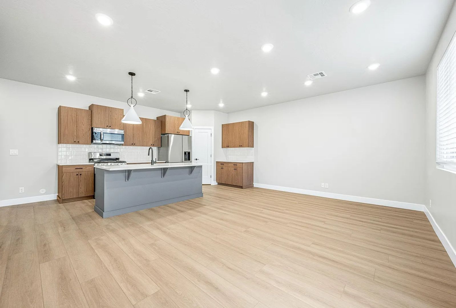 Brand New Beautiful 3 Bedroom Townhome In Great Location! – photo 1