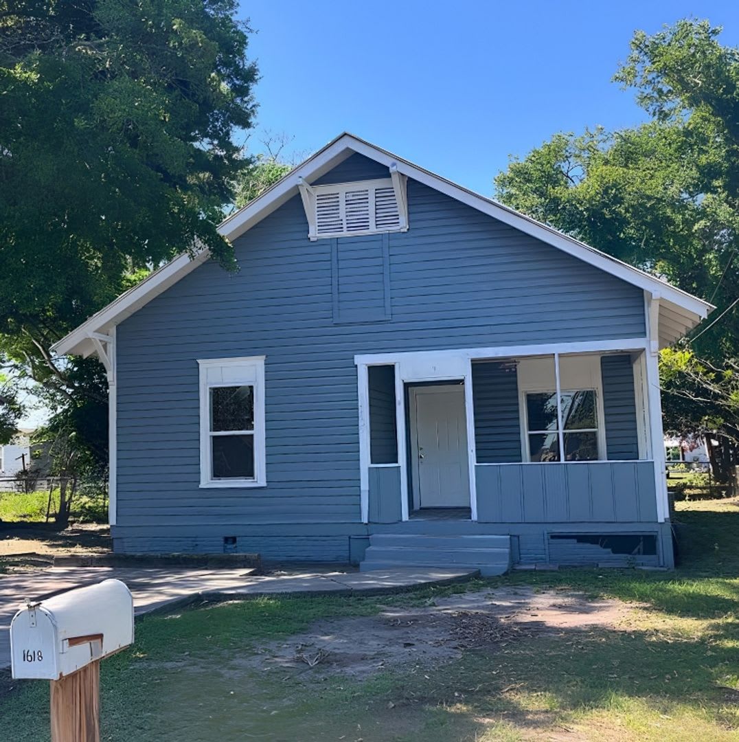 Spacious 3BR/1BA Lakeland Home with Large Covered Porch! – photo 1