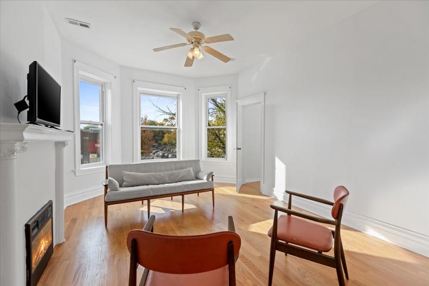 3268 W Fullerton – photo 1
