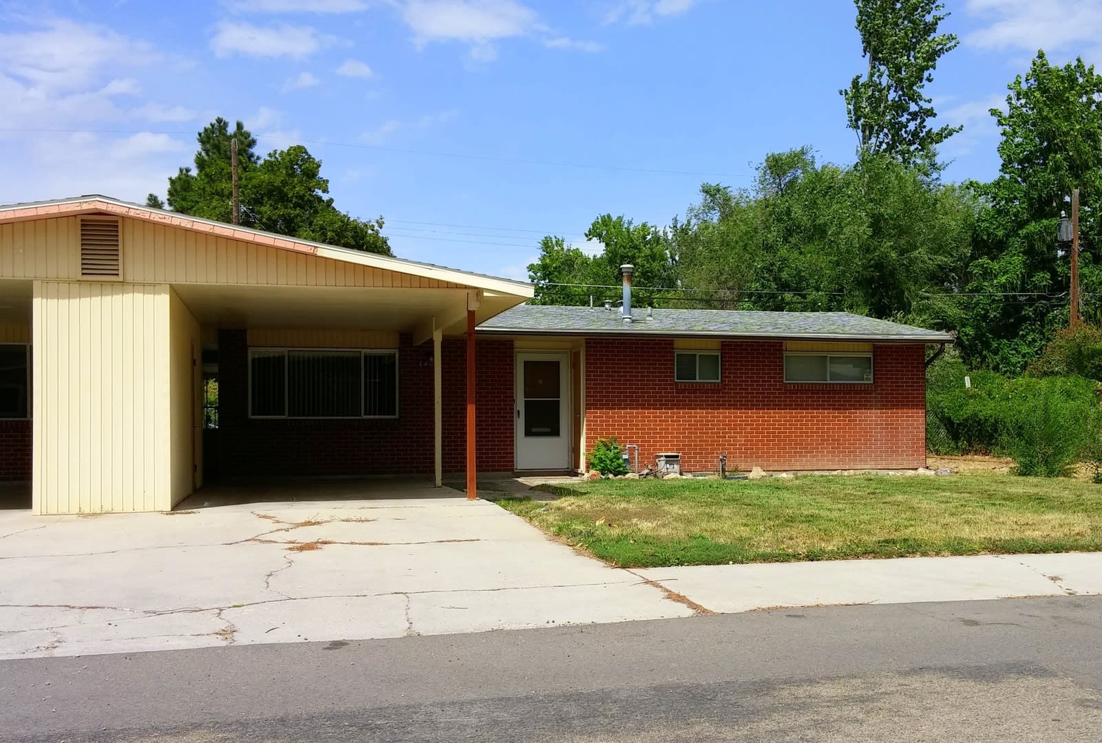 Beautifully Renovated 3 Bedroom, 1 1/2 Bathroom Detached Duplex on the Boise Bench! Newer Carpet and Paint. – photo 1