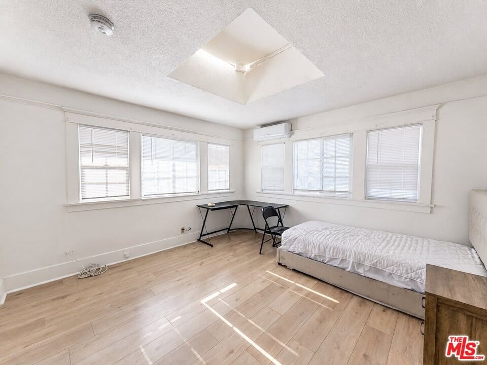 1188 W 37Th Dr – photo 1