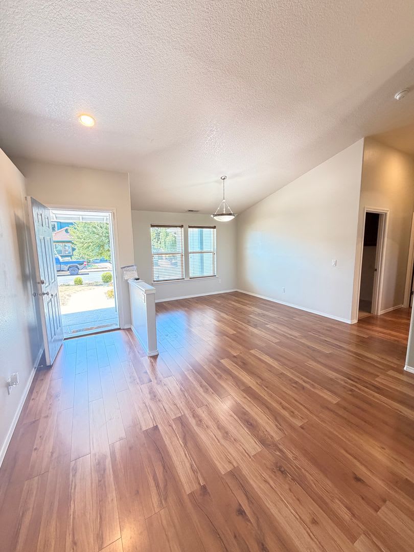 3-Bedroom 2-Bathrrom home in Creswell – photo 1 of 25