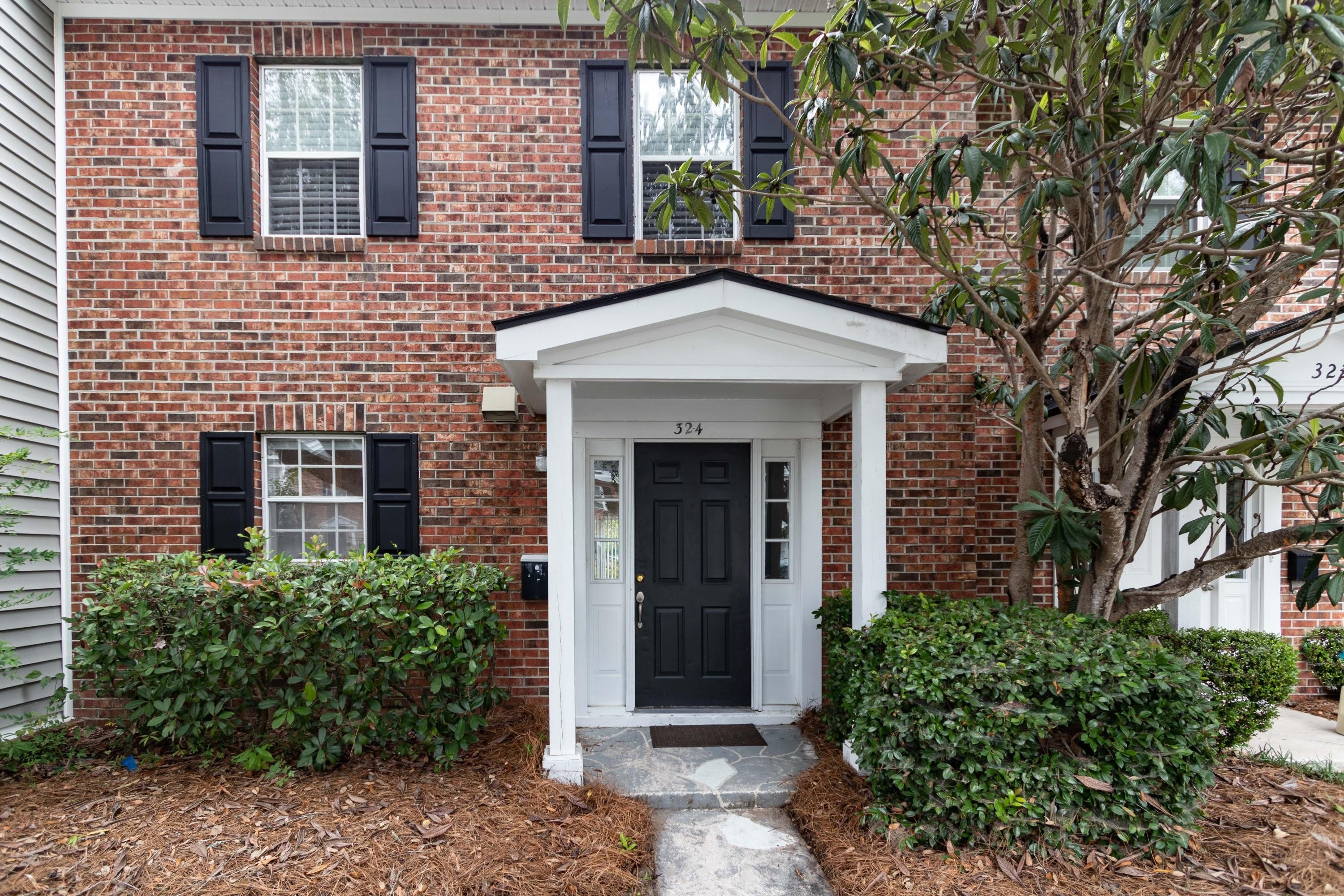 324 Lakeside Drive – photo 1