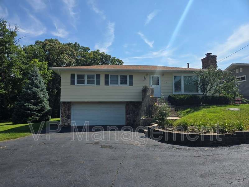 1109 33Rd St – photo 1 of 156