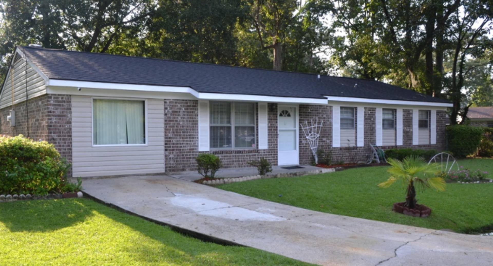 4 bed home in Charleston! – photo 1