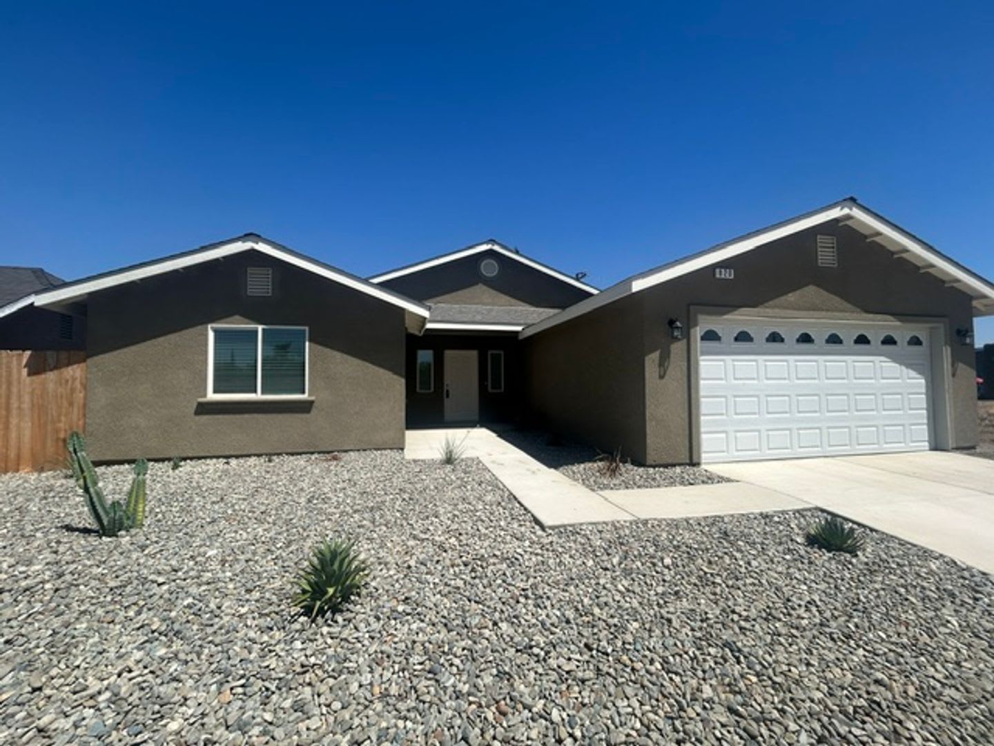 Brand New 3 Bedroom 2 Bathroom Home in Woodlake! – photo 1 of 18