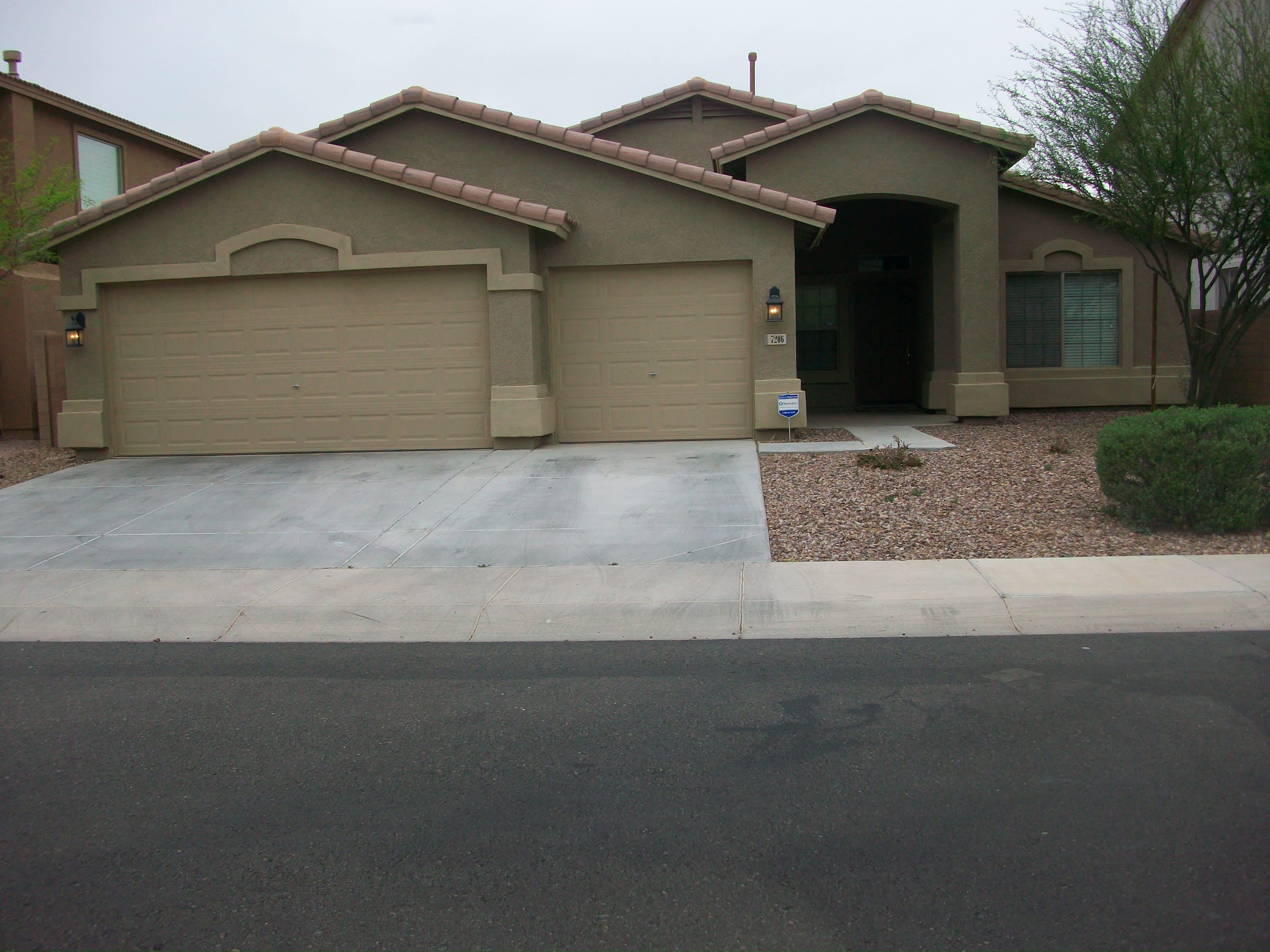 7206 S 58th Ave – photo 1
