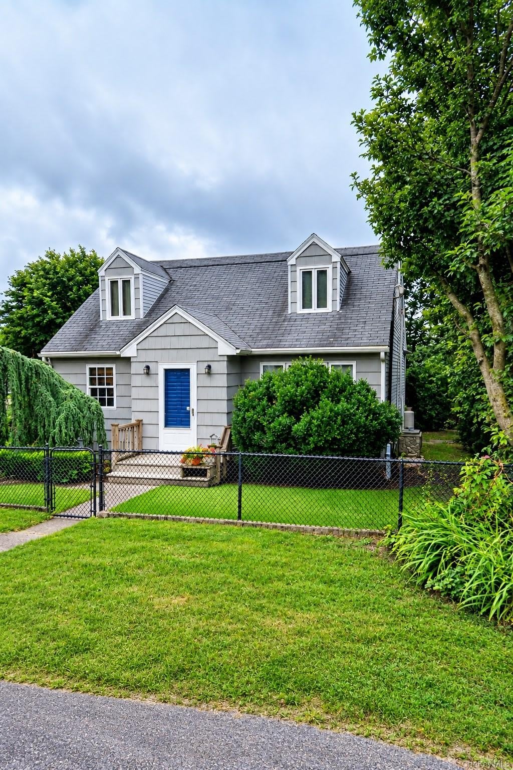 48 Rosemont Avenue – photo 1 of 5