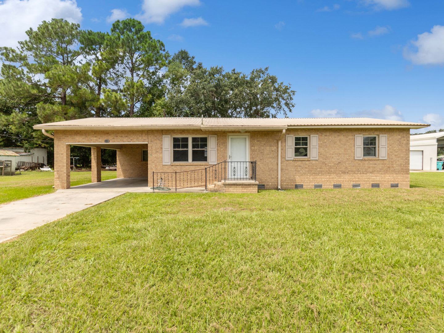 For Rent: Charming 3-Bedroom, 1-Bathroom Home in Arnaudville – photo 1 of 11