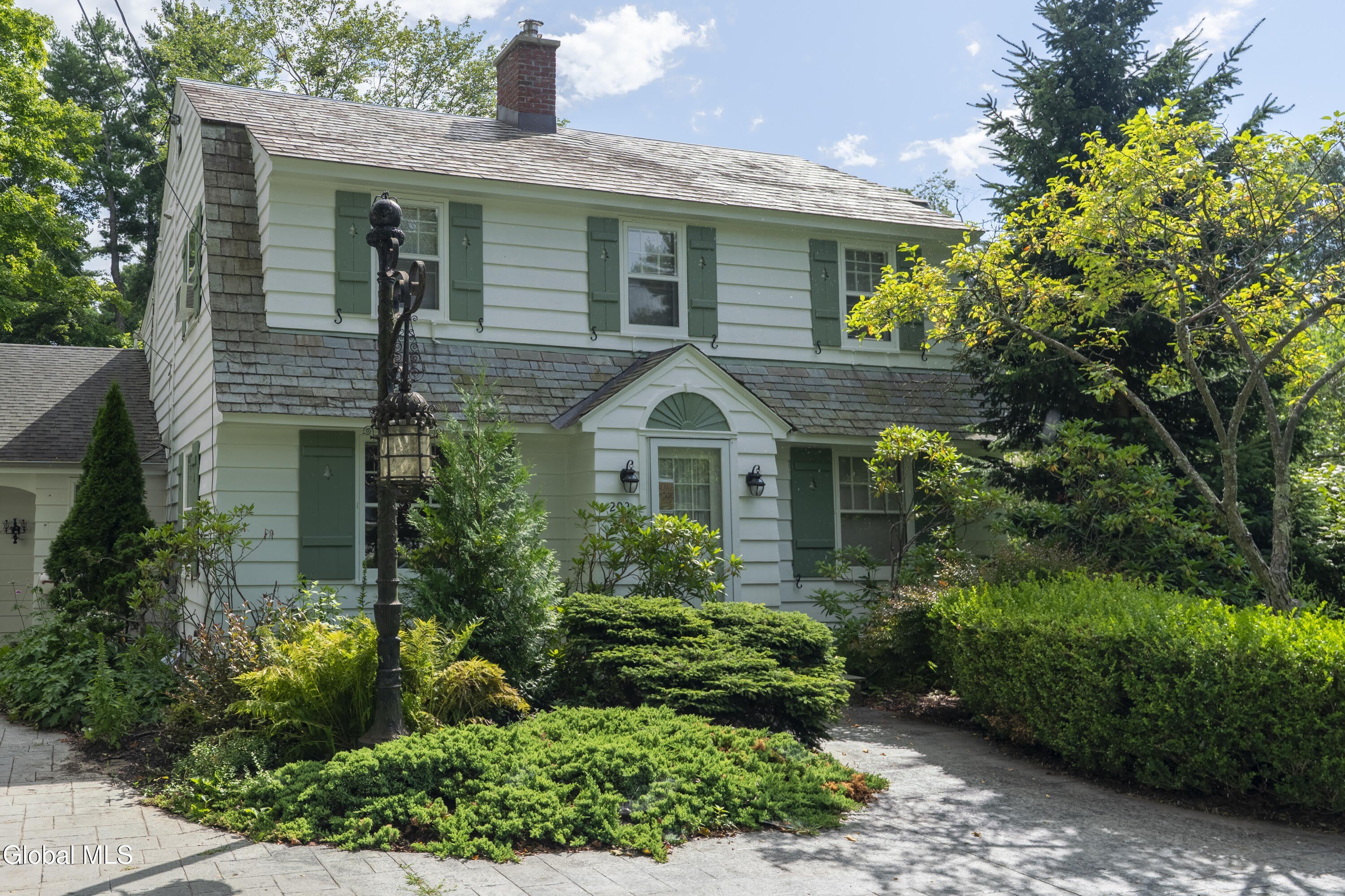 292 Lake Avenue – photo 1 of 286