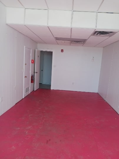 6 South Clinton Street Store – photo 1 of 43